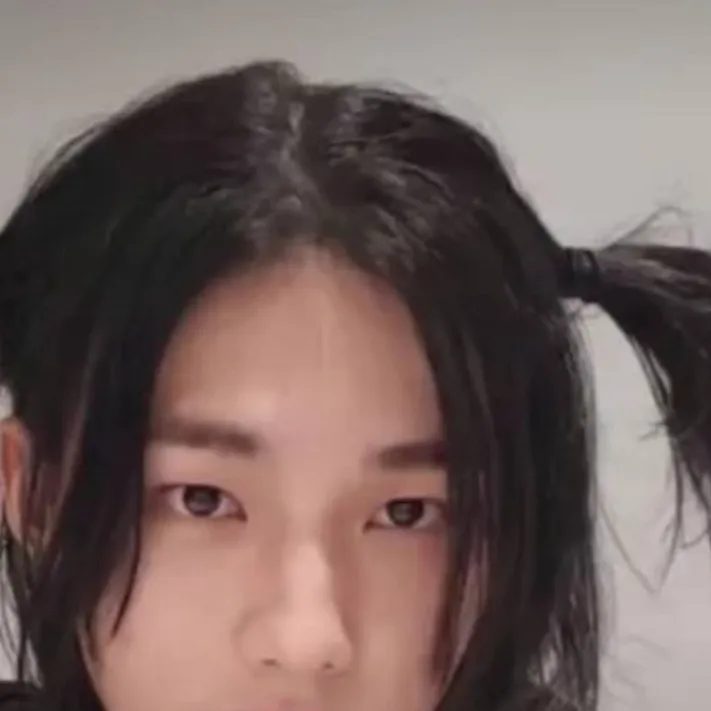 chat with ai character: ChanXhyunjin/you