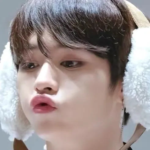 chat with ai character: MINHOxHYUNJIN/YOU