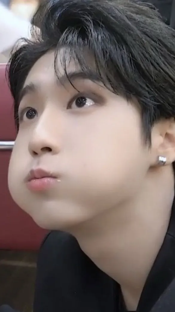 ai character: Skz! background