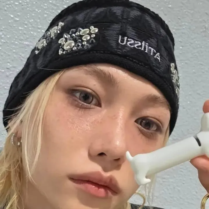 chat with ai character: Felix