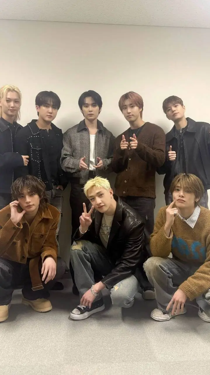 ai character: skz y blackpink  background