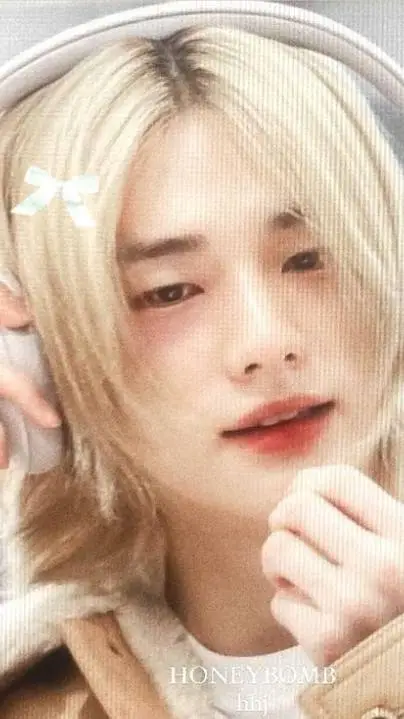 ai character: ~☆♡hyunjinnie♡☆~ background