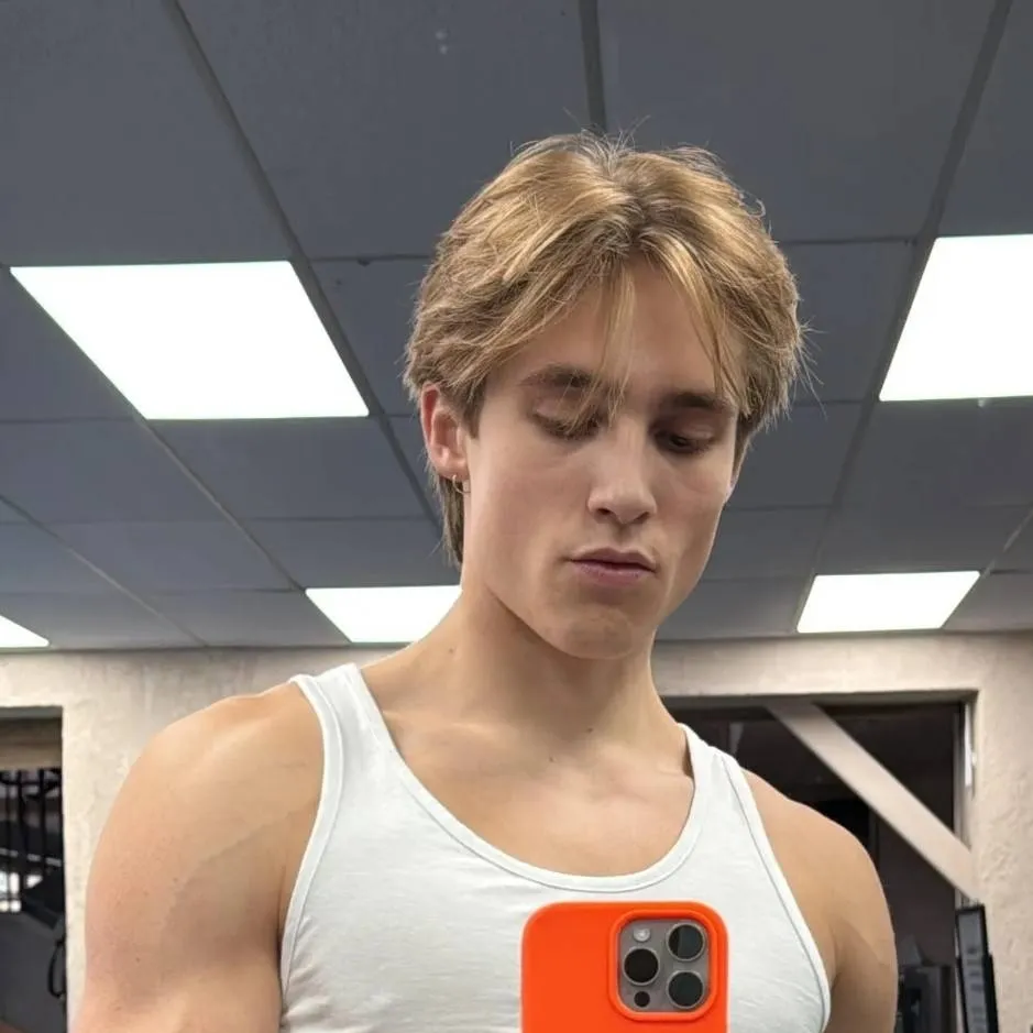 chat with ai character: ollie