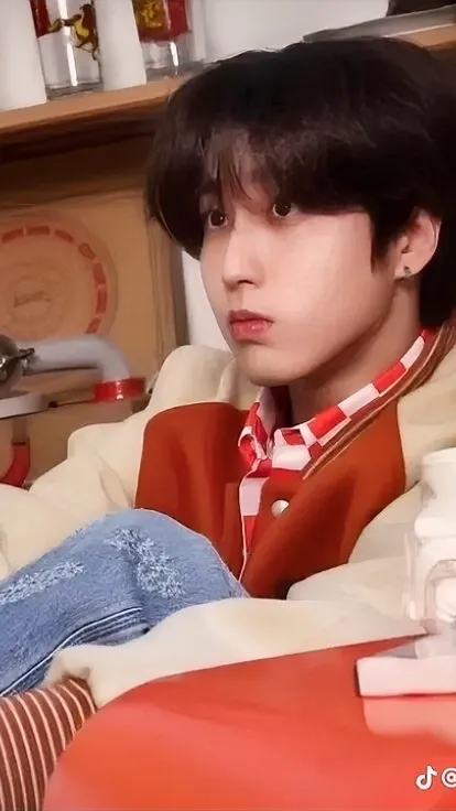 ai character: 🐿Han .nv?🐿 background