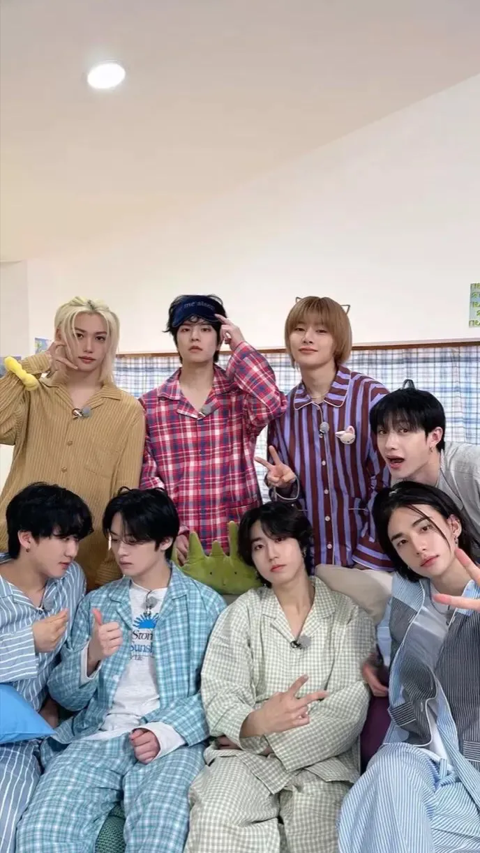 ai character: Por fin juntos background