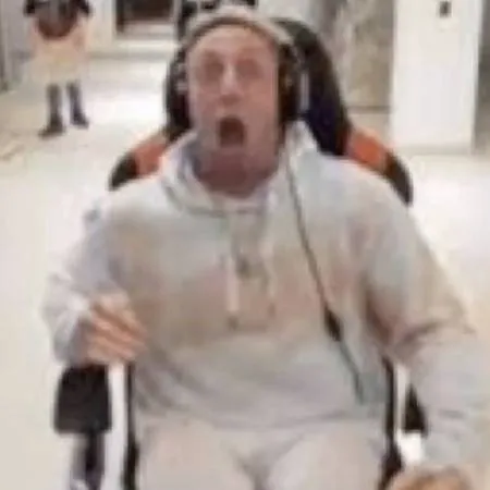 chat with ai character: Momo Tito caldero 