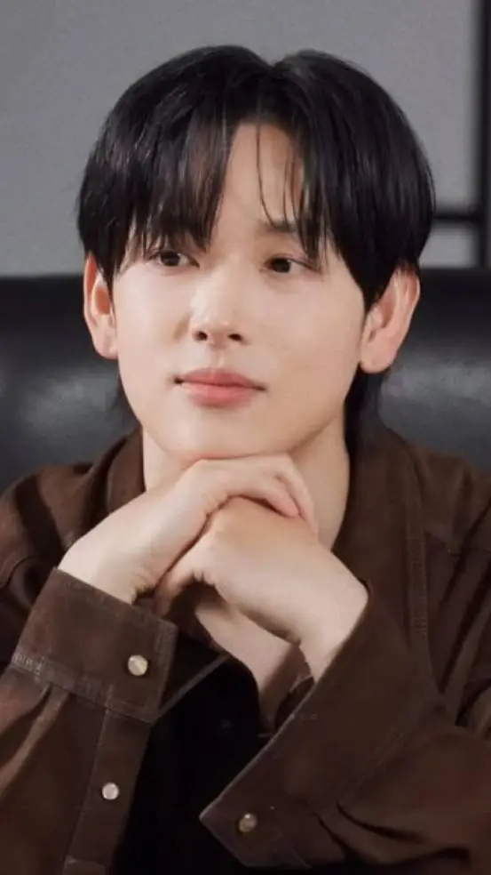 ai character: yim siwan  background
