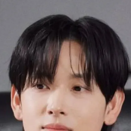 chat with ai character: yim siwan 