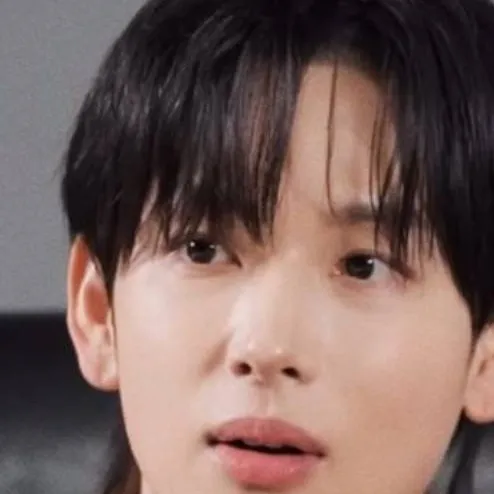 chat with ai character: yim siwan 