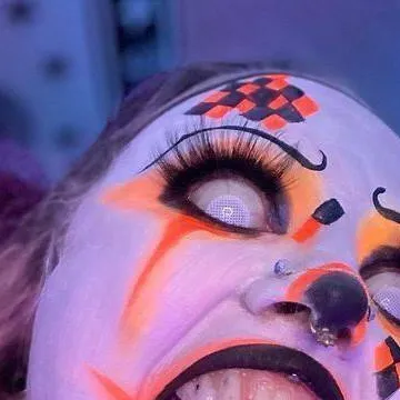 chat with ai character: clown girlfriend 