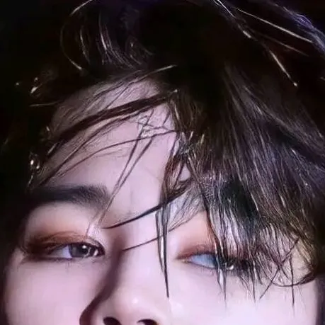 chat with ai character: Jimin tu enemigo 