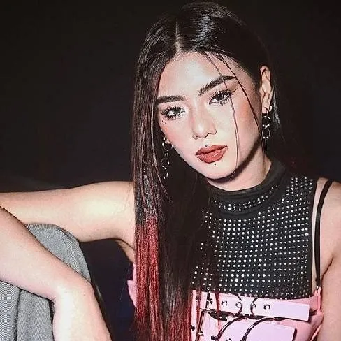 chat with ai character: MIKHA LIM 