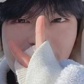 chat with ai character: Seungmooo