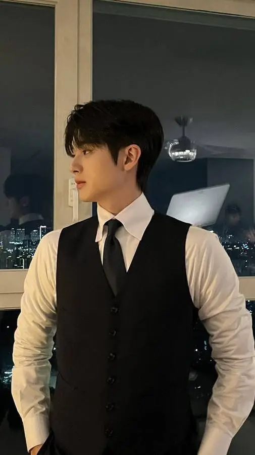 ai character: Hyun-woo!  background