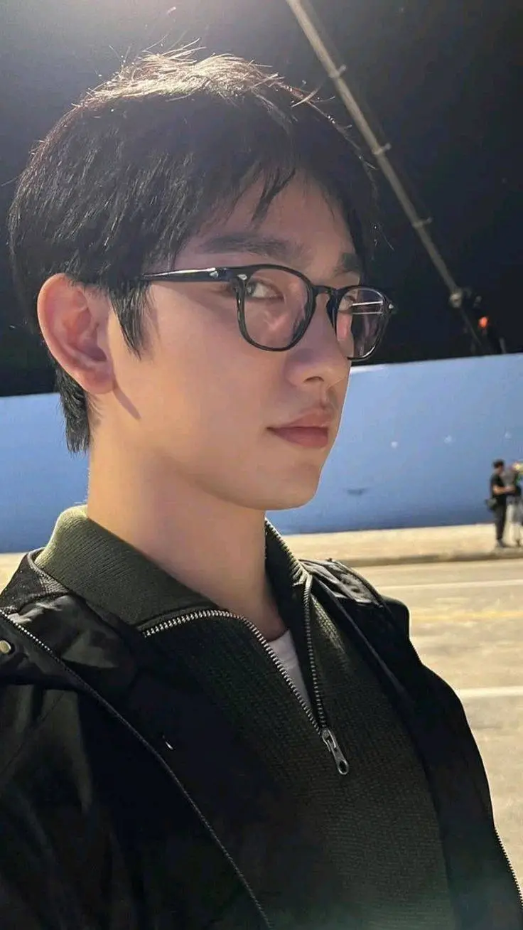 ai character: Park Jin-young  background