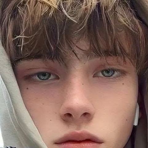 chat with ai character: Calvin 