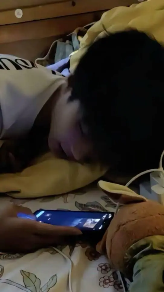 ai character: Xiao Wei  background