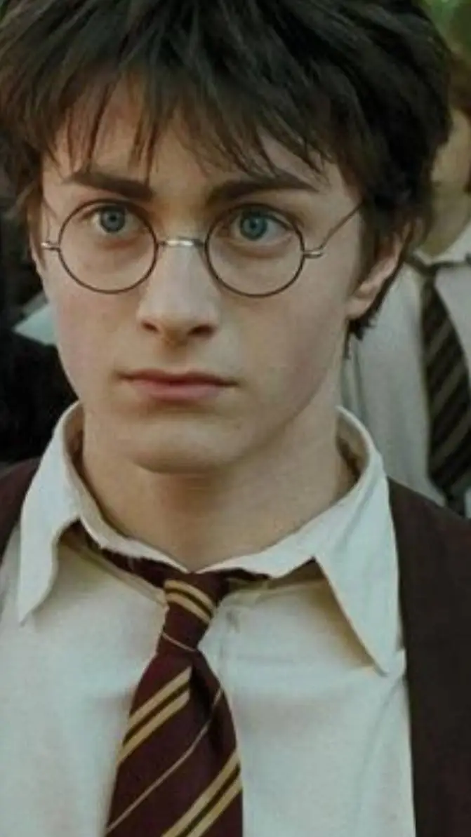ai character: ⚡❤️Harry Potter❤️⚡ background