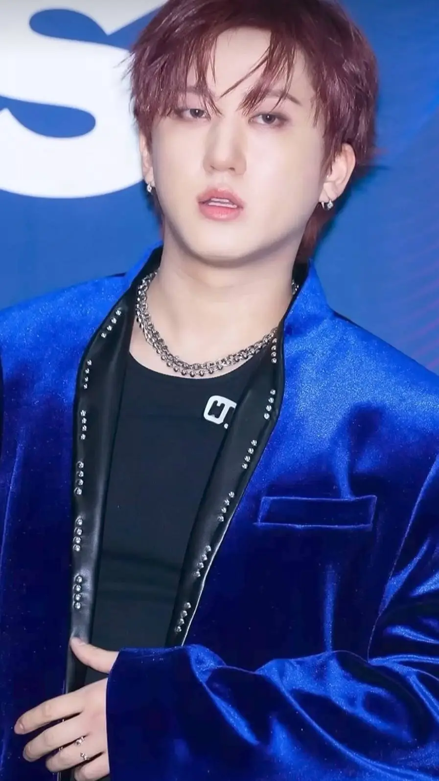 ai character: Changbin🐷🐰 background