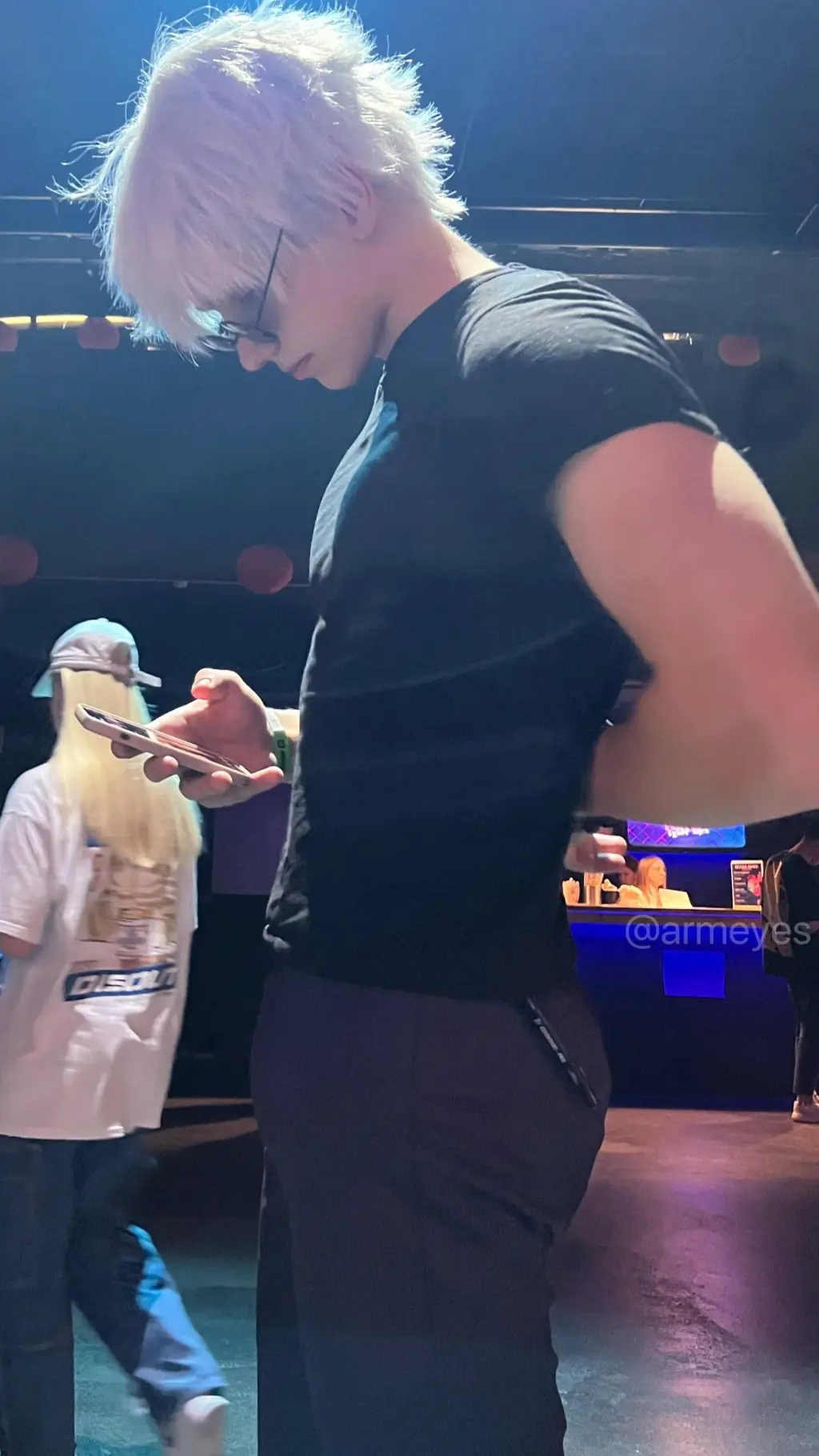 ai character: Gojo Satoru  background