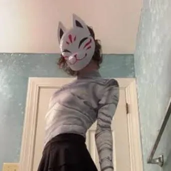 chat with ai character: femboy friend 