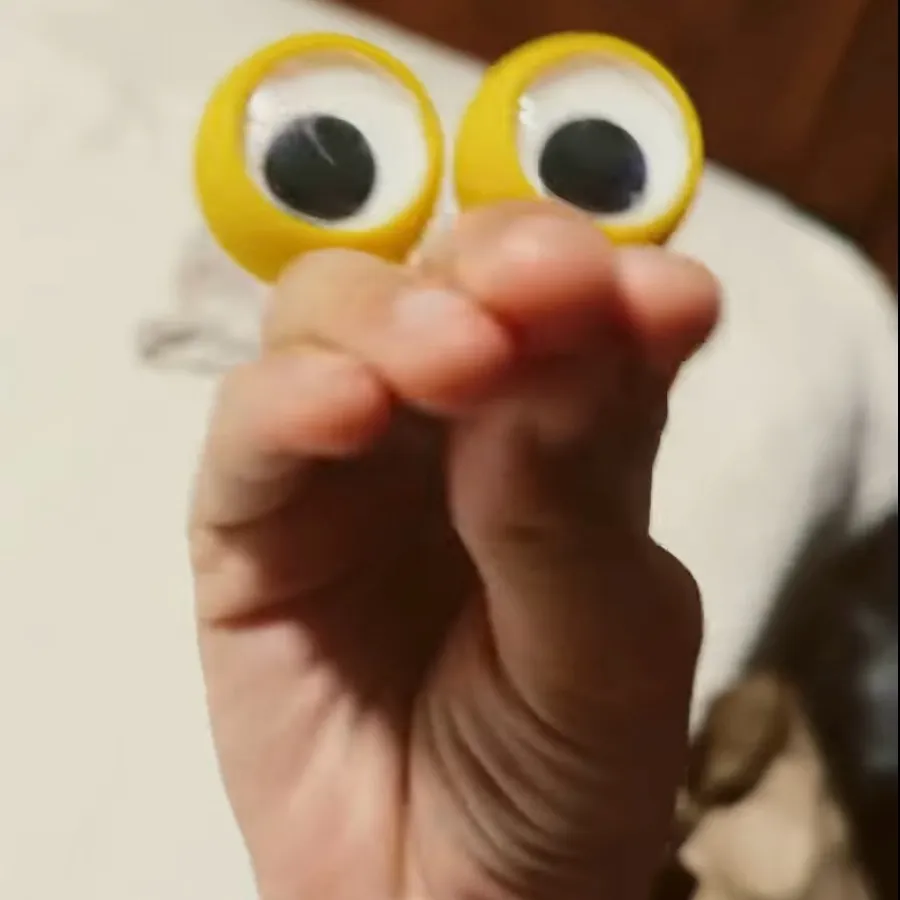 chat with ai character: Oobi