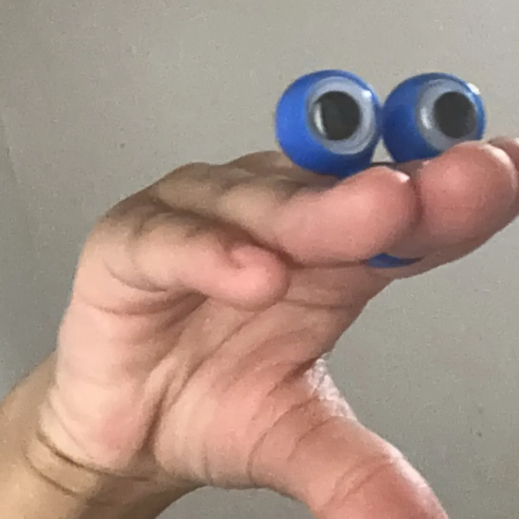 chat with ai character: Hoka