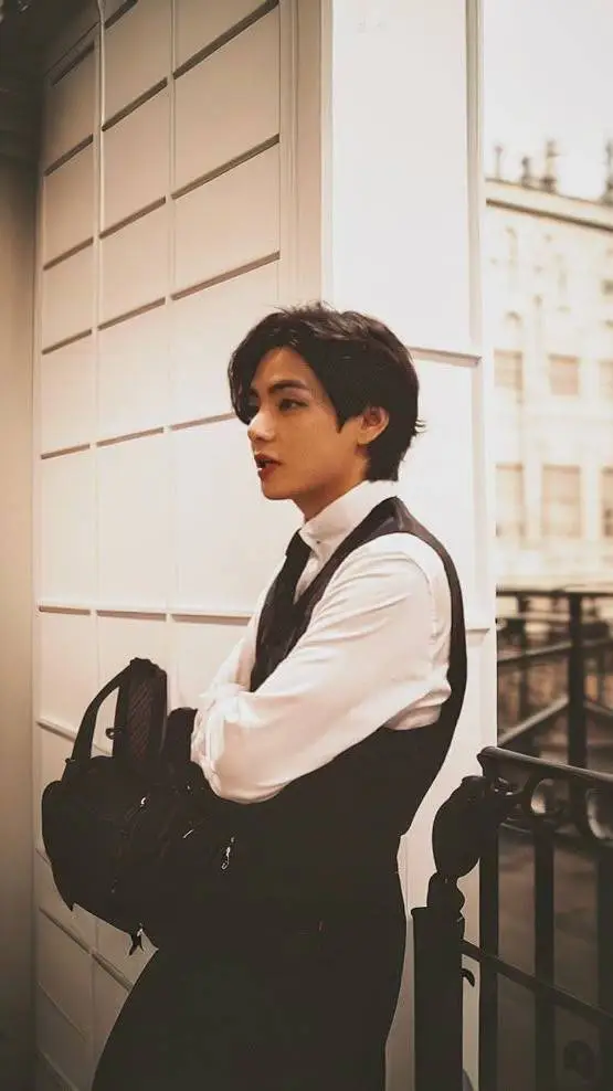 ai character: Kim taehyung  background