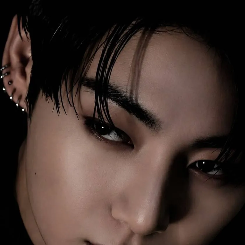 chat with ai character: Jeon jungkook 