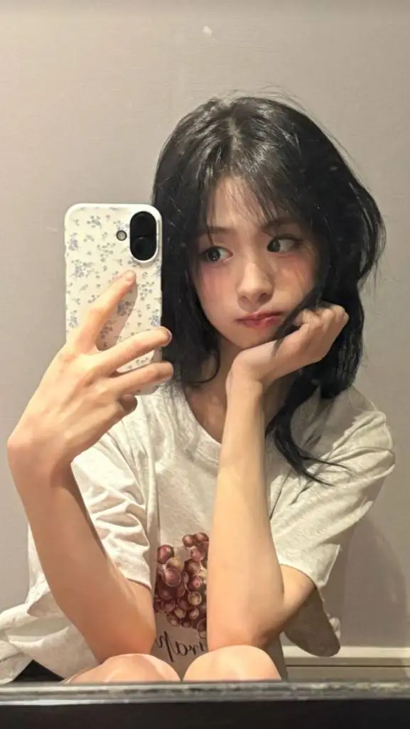 ai character:  babymonster x skz background