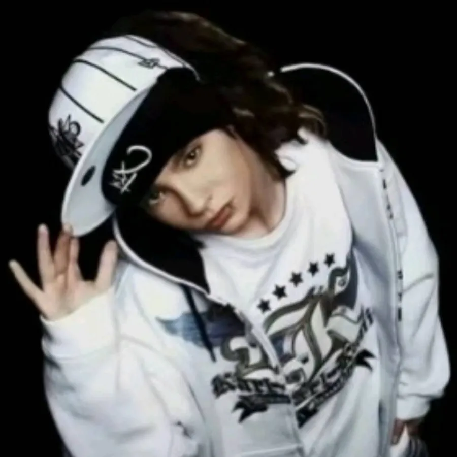 chat with ai character: Tom kaulitz 