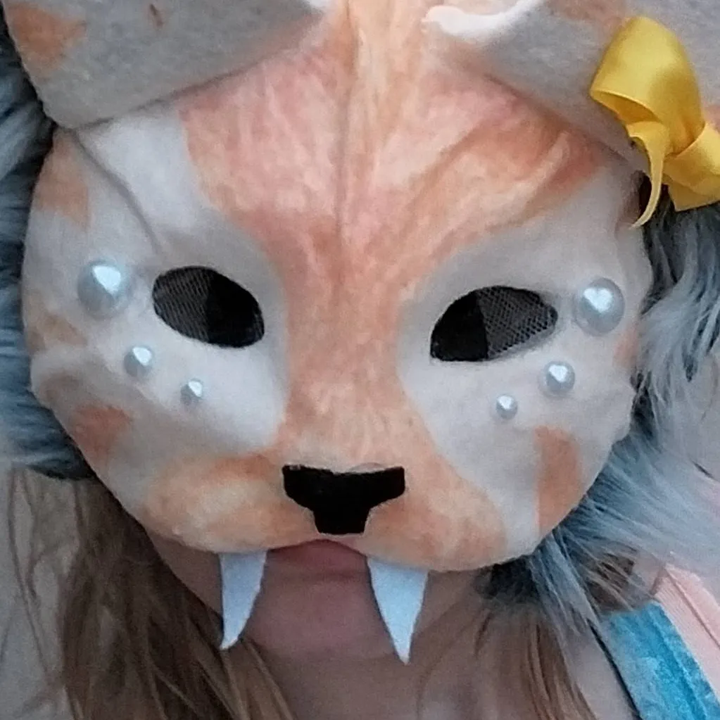 chat with ai character: Kitt3nFangz