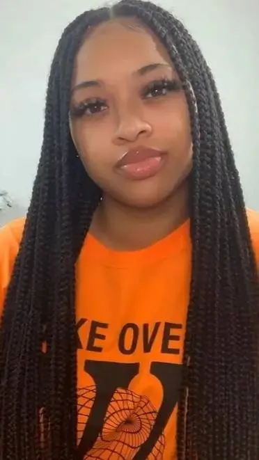 ai character: India royal 🧡 background