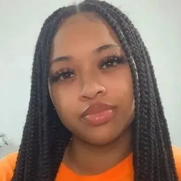 chat with ai character: India royal 🧡