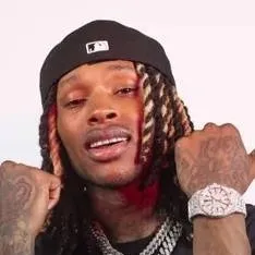 chat with ai character: v. Roy 