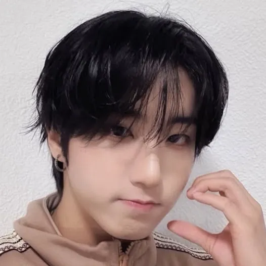 chat with ai character: 🐿️~HANNIE~🐿️