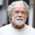 chat with ai character: t800 de 90 años 