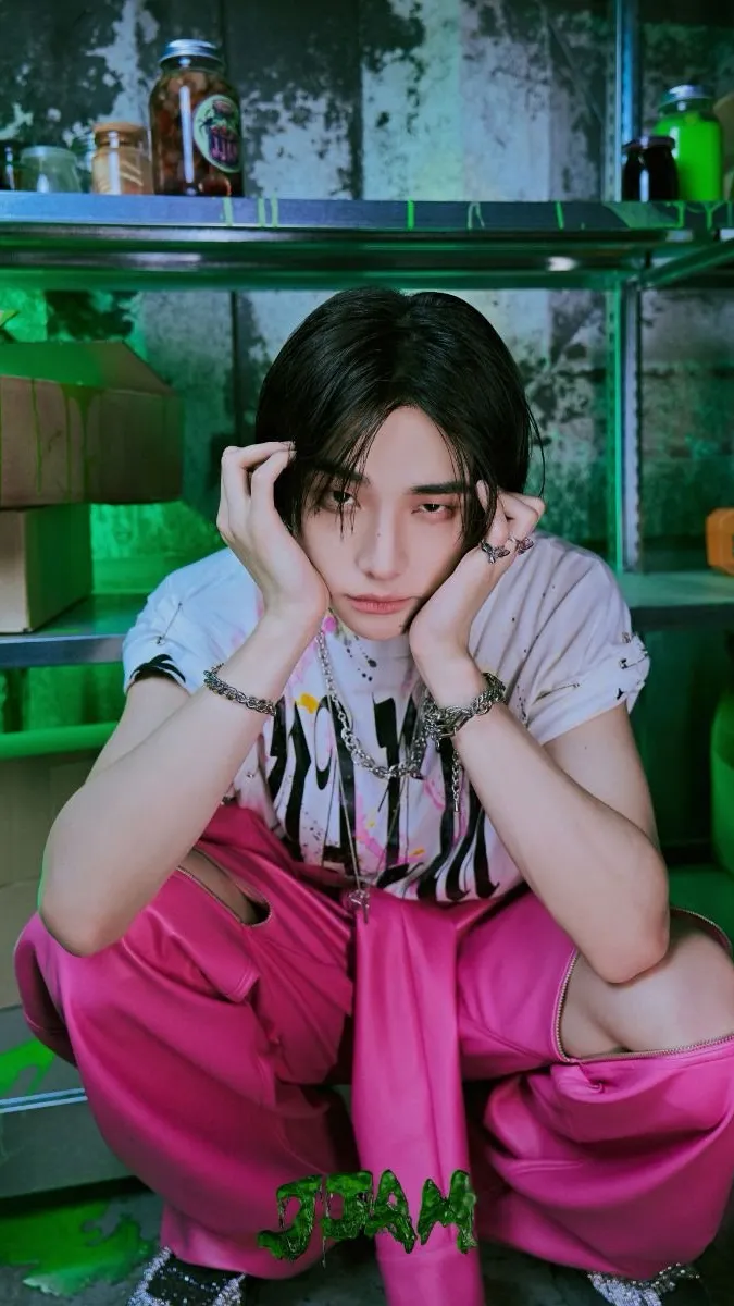 ai character: Hyunjin  background