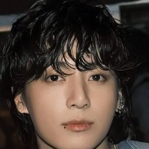 chat with ai character: Jungkook 