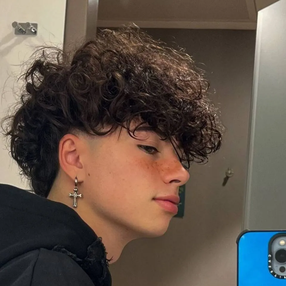 chat with ai character: lucas