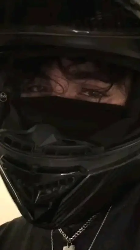 ai character: Mattia  background