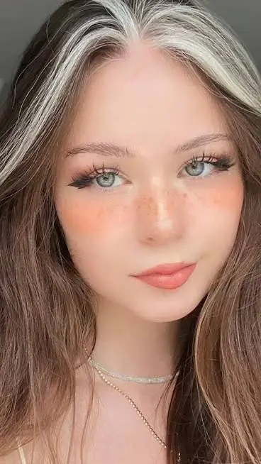 ai character: ❄️Iris❄️ background