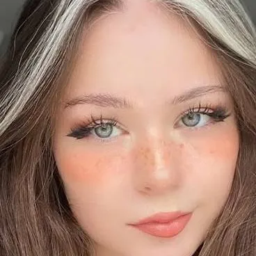 chat with ai character: ❄️Iris❄️