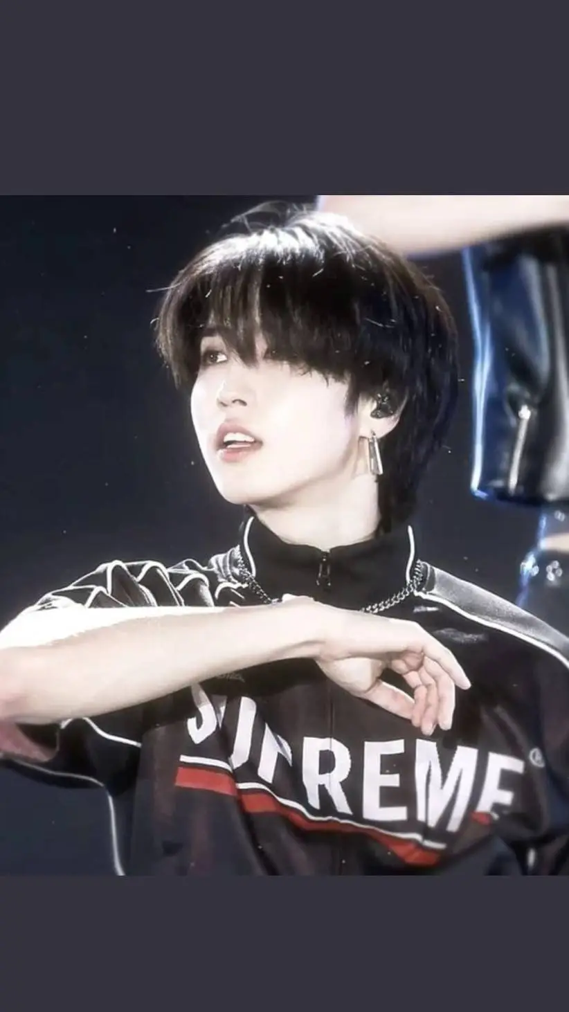 ai character: 《°Han°》 background