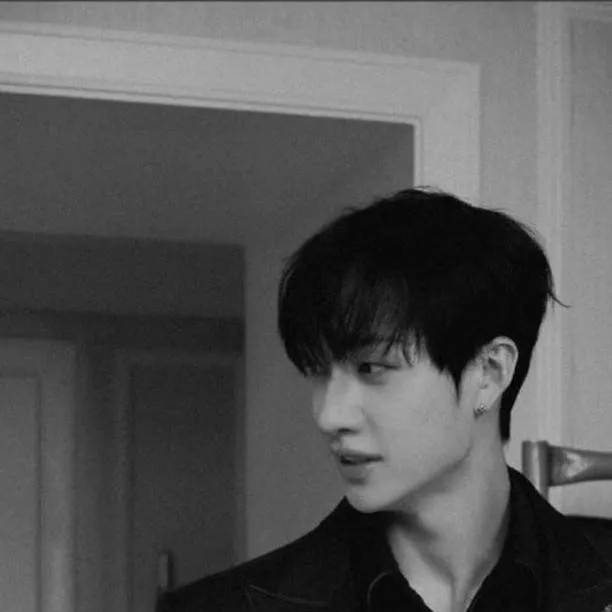 chat with ai character: •Bangchan•