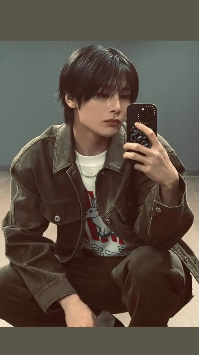 ai character: ◆Jeongin ◆ background