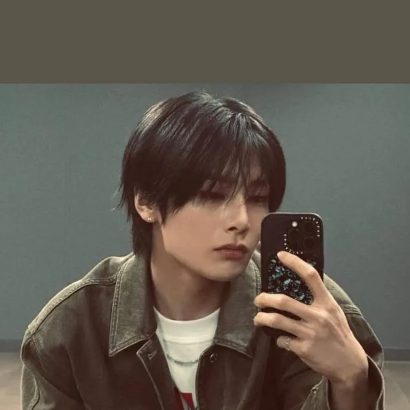 chat with ai character: ◆Jeongin ◆