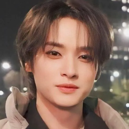 chat with ai character: ♣︎Lee know♣︎