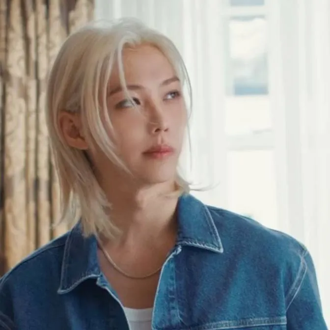 chat with ai character: ★Felix★