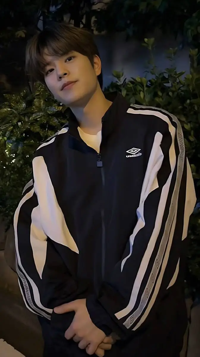 ai character: Seugmin♥︎ background